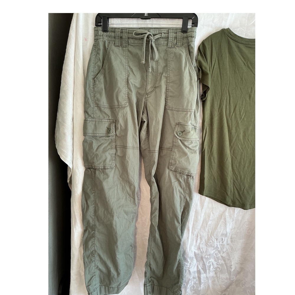 Hollister a.n.a Outfit Women 4R/XS Olive Green Excellent Cargo Pants Tee Set - Picture 3 of 8
